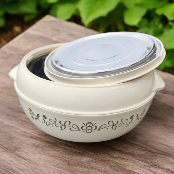 Vintage PELICANO ~ 7" Dia. ~Insulated ~ Food StorageContainer ~ Locking Lid - Picture 3 of 7